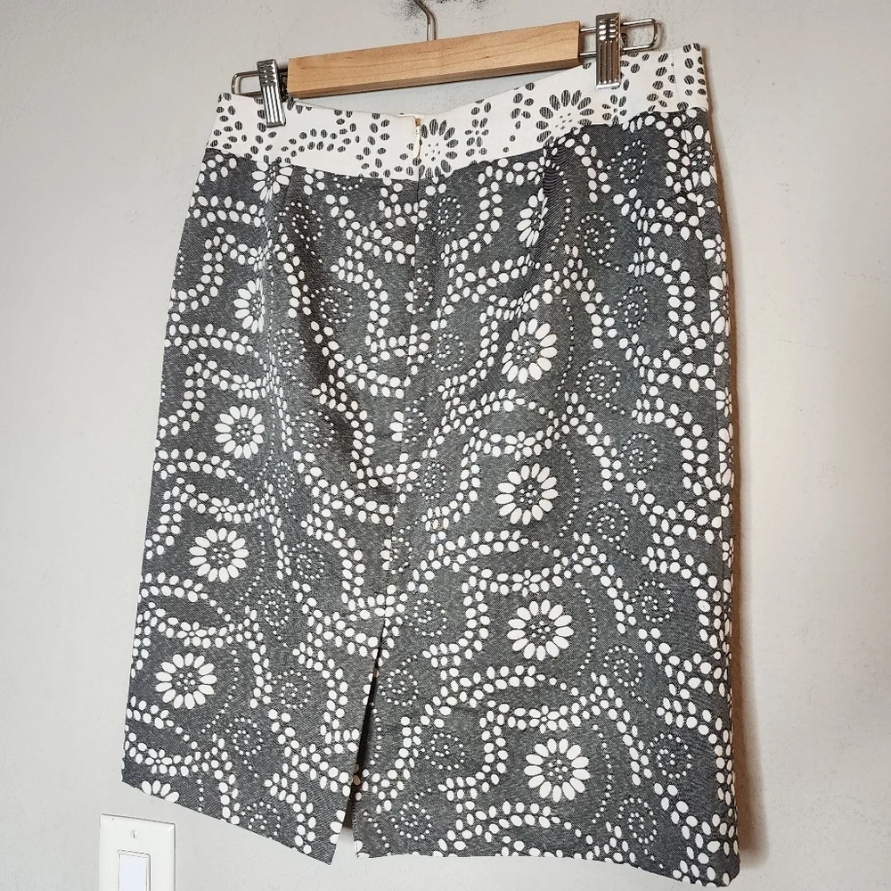 Banana Republic grey floral pencil skirt. Women's‎ size 6